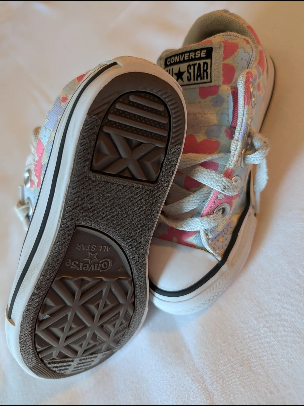 Converse floral canvas
